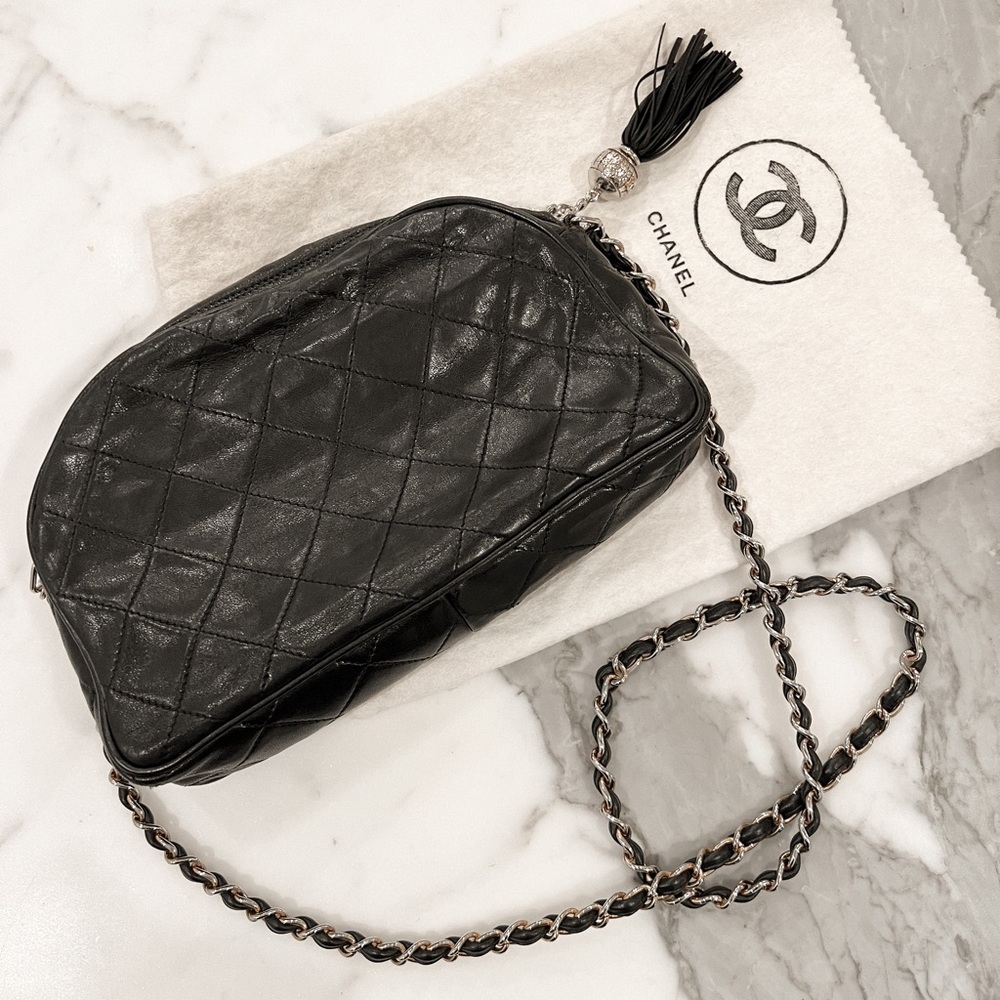 Vintage AUTHENTIC CHANEL quilted bag circa 1982-1984